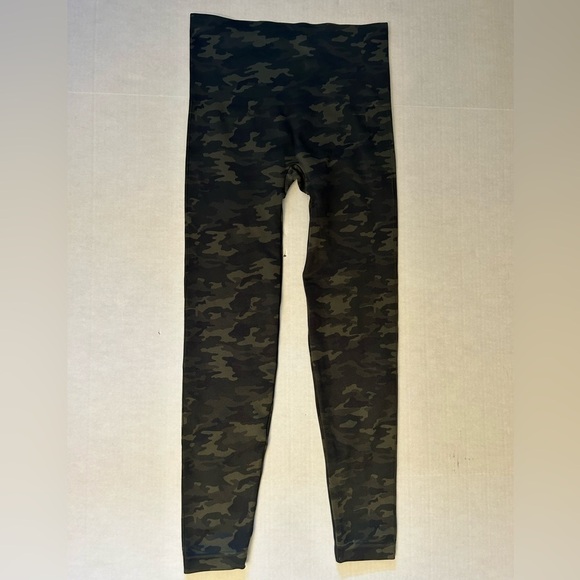 SPANX Green and Black camo Leggings with Form-Fitting Stretch Sz-L. T14 - Picture 6 of 12